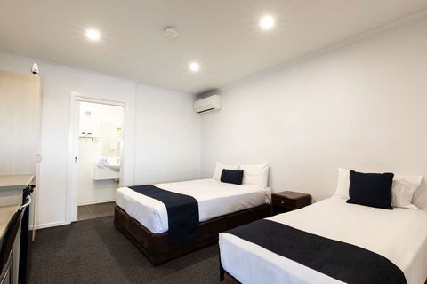 Hotel Settlers - Accommodation Rockhampton 2