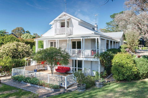 65 Main - Accommodation Rockhampton 0