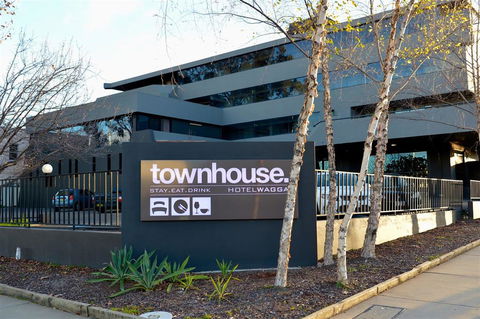 Townhouse Hotel, Wagga - Accommodation Rockhampton 0