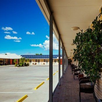 MAS Country Club Motor Inn - Accommodation Rockhampton 2