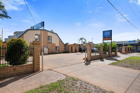 The View On Hannans - Accommodation Rockhampton 2