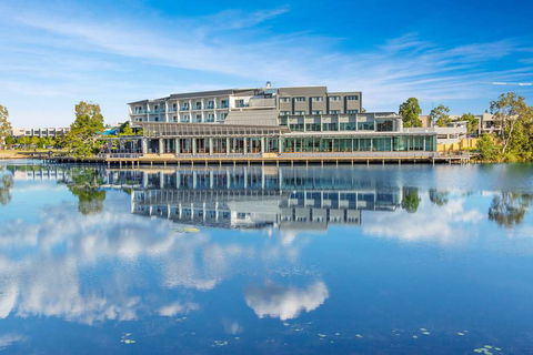 Best Western Plus North Lakes Hotel - Accommodation Rockhampton 1