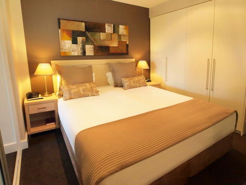 Oaks Pier Plaza - Accommodation Rockhampton 2