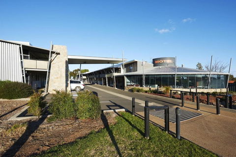 Station Motel - Accommodation Rockhampton 0