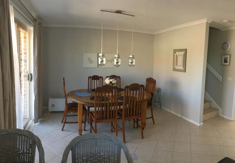 Finches Canberra - Accommodation Rockhampton 19