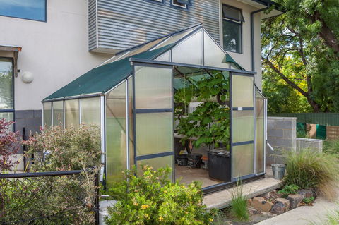 One Of A Kind Apartments - Accommodation Rockhampton 37