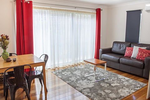One Of A Kind Apartments - Accommodation Rockhampton 7