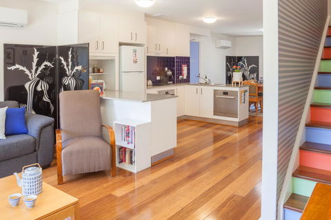 One Of A Kind Apartments - Accommodation Rockhampton 25