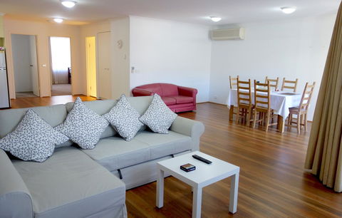 Kingston Comfy Apartment - Accommodation Rockhampton 3