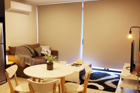 Stylish, Modern, Cute As A Button - Braddon CBD - Accommodation Rockhampton 10