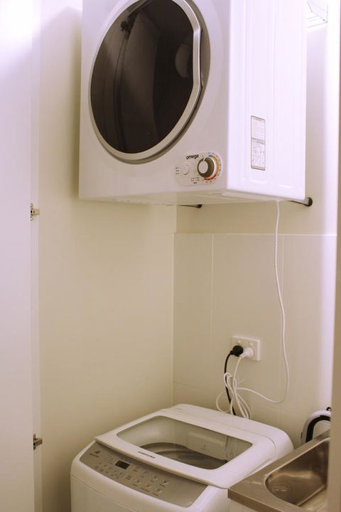 Stylish, Modern, Cute As A Button - Braddon CBD - Accommodation Rockhampton 7
