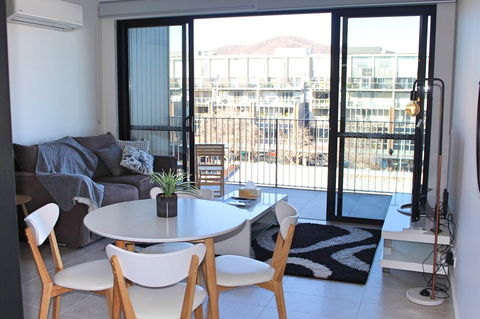 Stylish, Modern, Cute As A Button - Braddon CBD - Accommodation Rockhampton 5