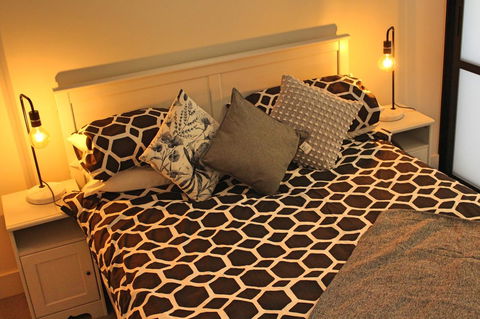 Stylish, Modern, Cute As A Button - Braddon CBD - Accommodation Rockhampton 12
