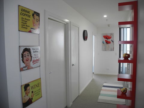 3BR Executive Apartment With Lake And Mountain Views - Accommodation Rockhampton 5