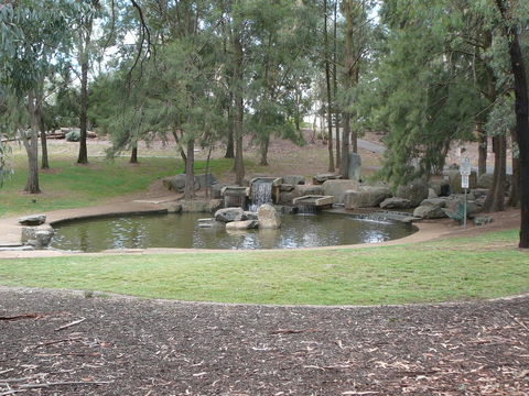 3BR Executive Apartment With Lake And Mountain Views - Accommodation Rockhampton 10