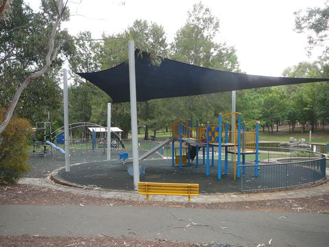 3BR Executive Apartment With Lake And Mountain Views - Accommodation Rockhampton 13