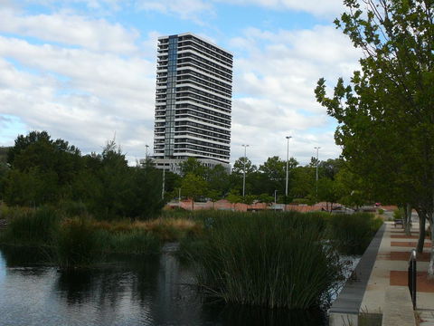 3BR Executive Apartment With Lake And Mountain Views - Accommodation Rockhampton 6