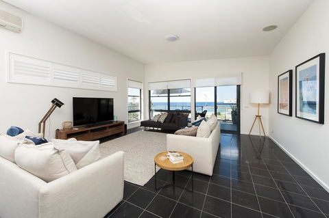 Mollymook Beachfront Penthouse 9 - Accommodation Rockhampton 1