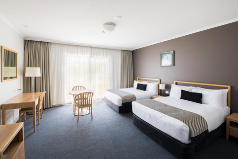 The Woden Hotel - Accommodation Rockhampton 8