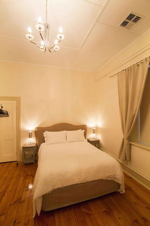 Wellington Courthouse - Accommodation Rockhampton 1