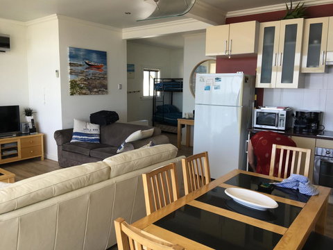 Crystal Blue Apartment - Accommodation Rockhampton 23