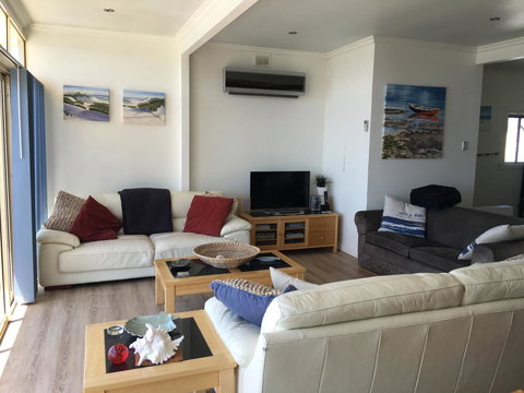 Crystal Blue Apartment - Accommodation Rockhampton 3