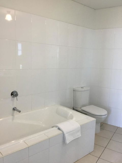 Wallaroo Marina Waterfront Luxe Apartment - Accommodation Rockhampton 19