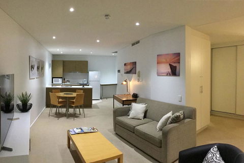 Wallaroo Marina Waterfront Luxe Apartment - Accommodation Rockhampton 2