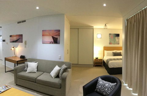 Wallaroo Marina Waterfront Luxe Apartment - Accommodation Rockhampton 8