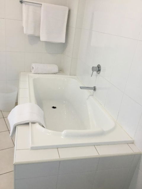 Wallaroo Marina Waterfront Luxe Apartment - Accommodation Rockhampton 20