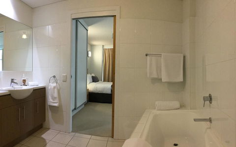 Wallaroo Marina Waterfront Luxe Apartment - Accommodation Rockhampton 16