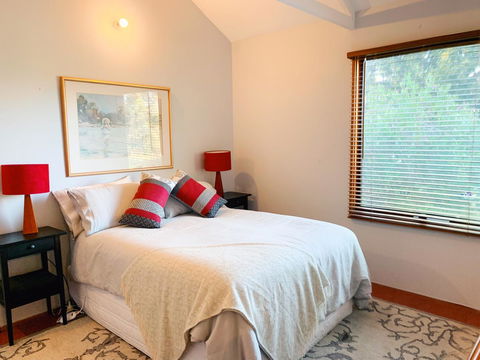 Lost In The Vines - Accommodation Rockhampton 3