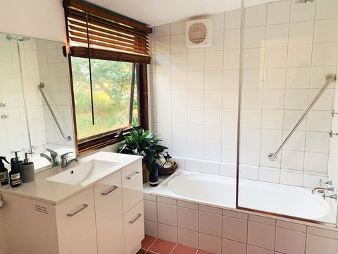 Lost In The Vines - Accommodation Rockhampton 10