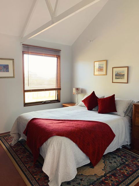 Lost In The Vines - Accommodation Rockhampton 5