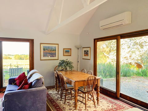 Lost In The Vines - Accommodation Rockhampton 6