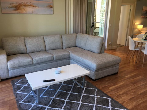Beachside Luxury Apartments One & Two Bedroom In Beachfront Oaks Pier Building - Accommodation Rockhampton 20