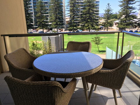Beachside Luxury Apartments One & Two Bedroom In Beachfront Oaks Pier Building - Accommodation Rockhampton 25