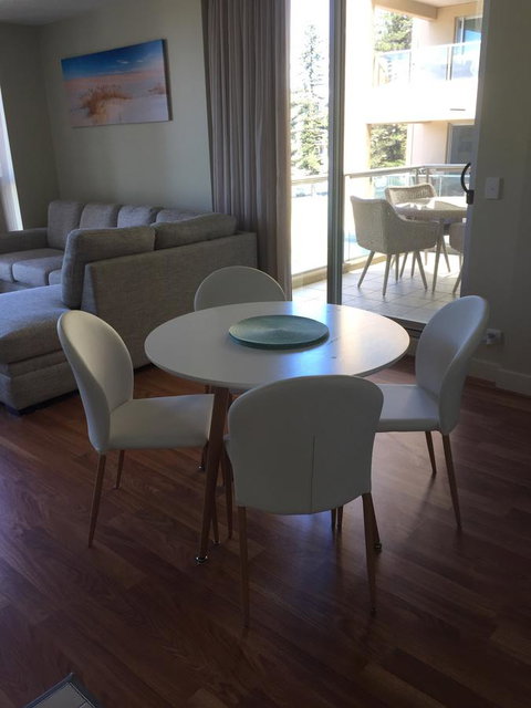 Beachside Luxury Apartments One & Two Bedroom In Beachfront Oaks Pier Building - Accommodation Rockhampton 18