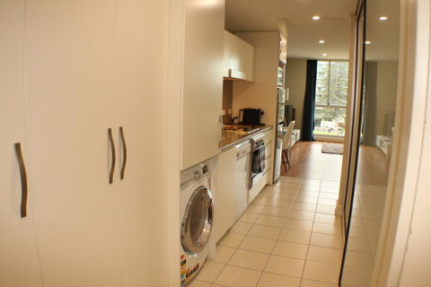 Beachside Luxury Apartments One & Two Bedroom In Beachfront Oaks Pier Building - Accommodation Rockhampton 7