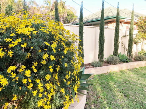 Beautiful Garden House - Accommodation Rockhampton 2