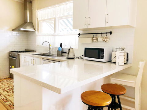 Beautiful Garden House - Accommodation Rockhampton 15