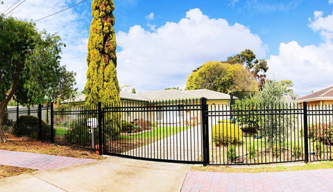 Beautiful Garden House - Accommodation Rockhampton 7
