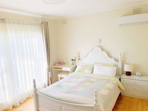 Beautiful Garden House - Accommodation Rockhampton 10