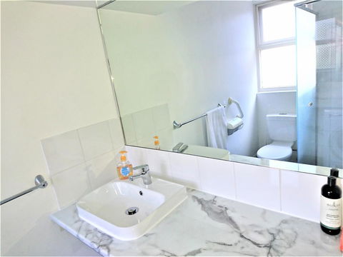 Hi 5 Glenelg Studio Apartment - Accommodation Rockhampton 9