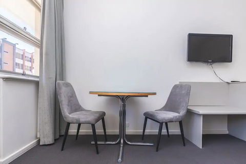 Hi 5 Glenelg Studio Apartment - Accommodation Rockhampton 4