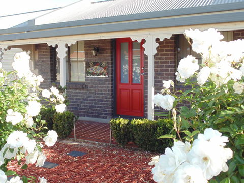 Baronet B & B - Accommodation Rockhampton 0