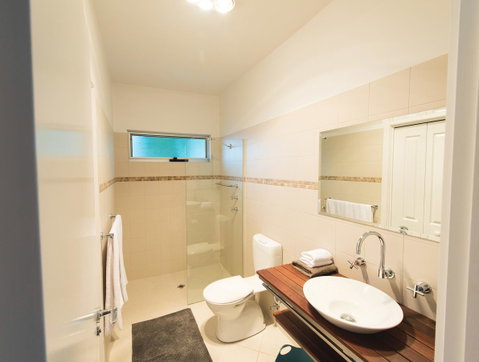 S T U D I O 22 Peaceful Retreat With Garden Views - Accommodation Rockhampton 6