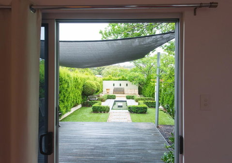S T U D I O 22 Peaceful Retreat With Garden Views - Accommodation Rockhampton 12