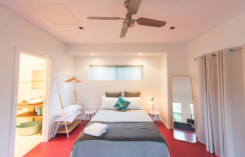 S T U D I O 22 Peaceful Retreat With Garden Views - Accommodation Rockhampton 3