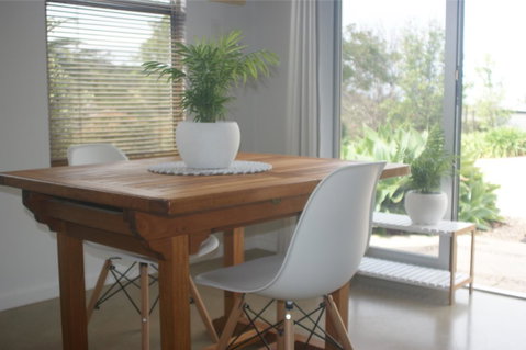 S T U D I O 22 Peaceful Retreat With Garden Views - Accommodation Rockhampton 9